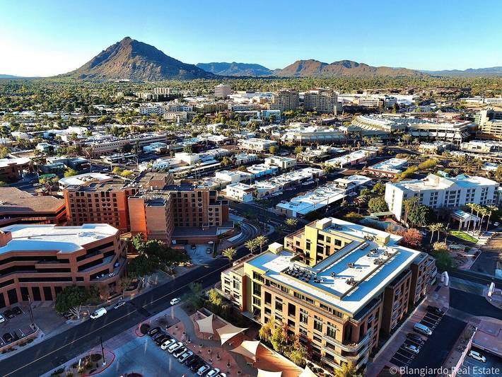 Loft for 4 people, with balcony and hot tub as well as pool in Scottsdale