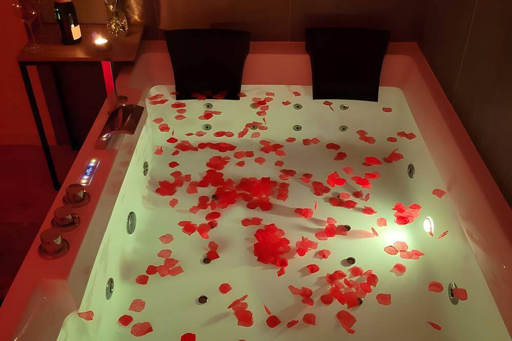 Apartamento entero, Suite romántica: el placer de los sentidos in Saint-Antonin-Noble-Val, Tarn y Garona