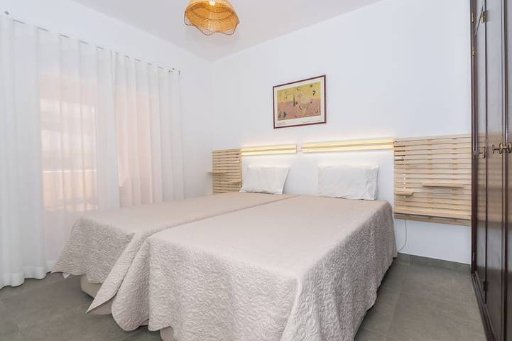 Ganze Wohnung, Gemeinschaftsschwimmbad 100m entfernt, strand 300m entfernt, stadtzentrum 450m. in Santa Maria, São Gonçalo de Lagos