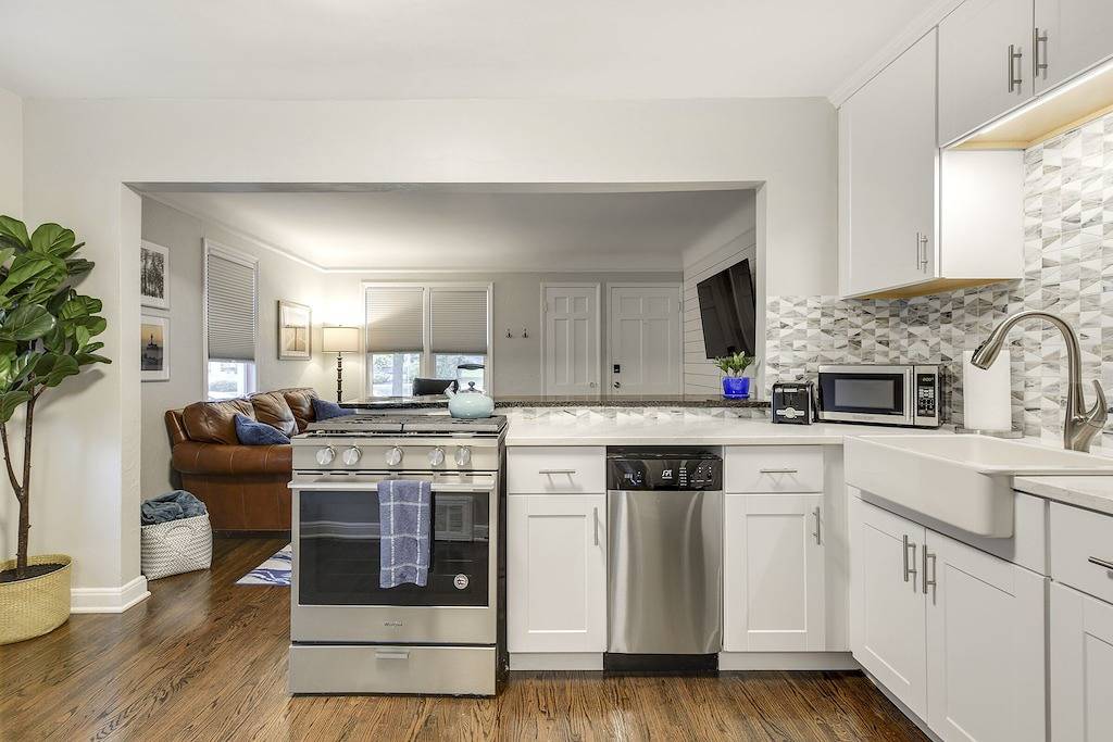 Walk to Falls / Close to Everything / Fenced Backyard in Minneapolis, Twin Cities