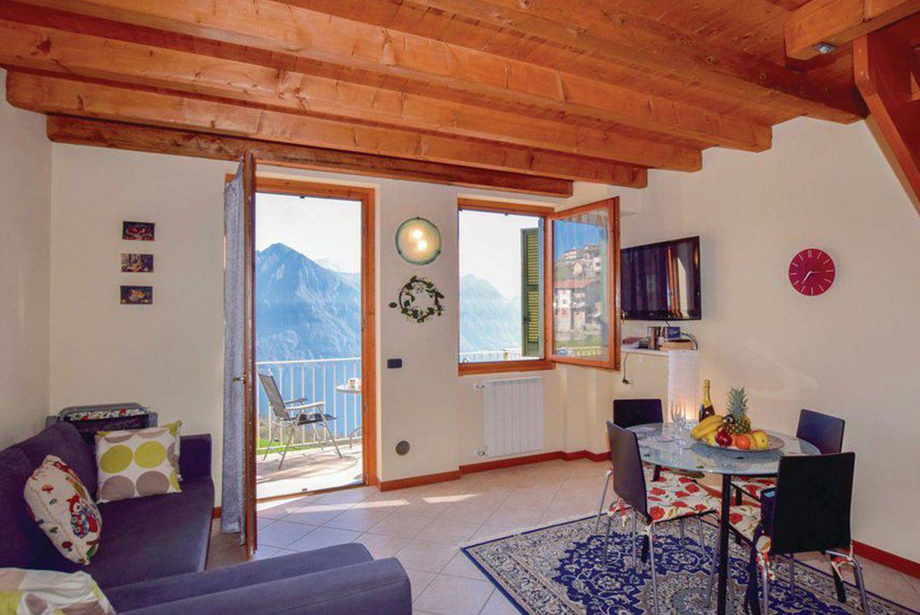 Entire apartment, Soffio Di Rugiada - spacious terrace with Lake view in Fonteno, Lake Iseo