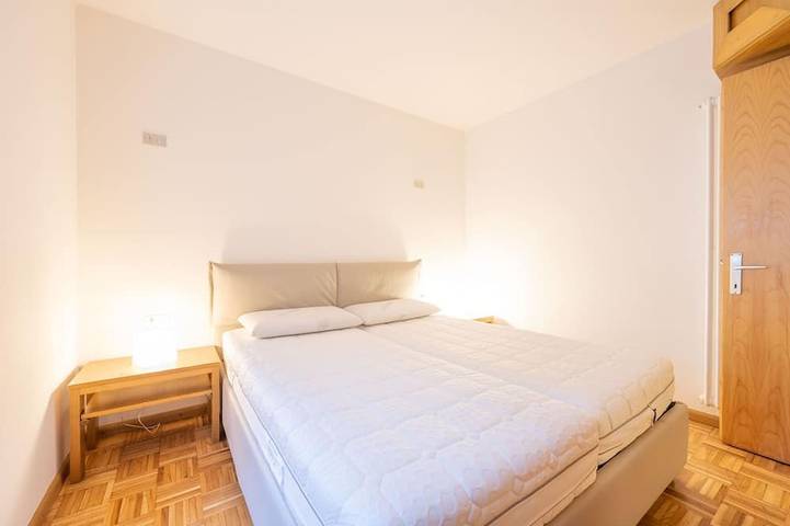 Ganze Wohnung, Apartment located in a very quiet and green area about 500 meters from the cable car Catinaccio in V in Vigo di Fassa, San Giovanni di Fassa