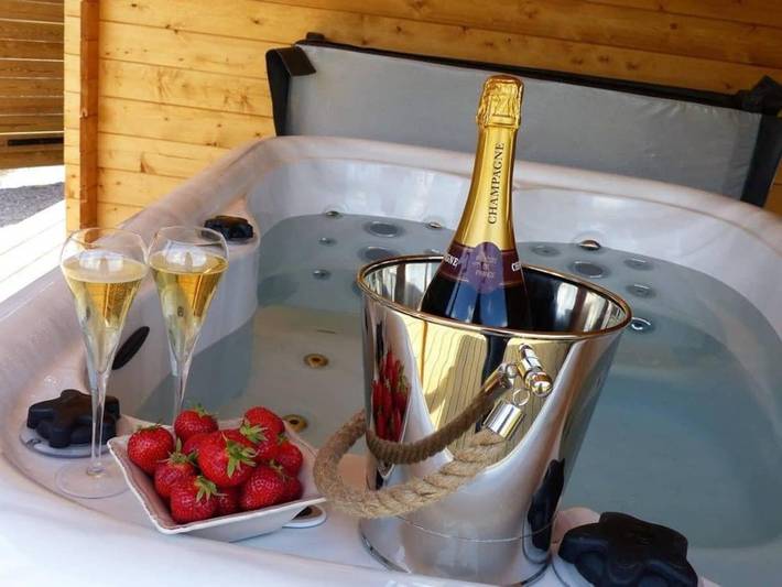 Appartement de vacances pour 10 personnes, avec Balcon et Jacuzzi ainsi que Terrasse et Vue