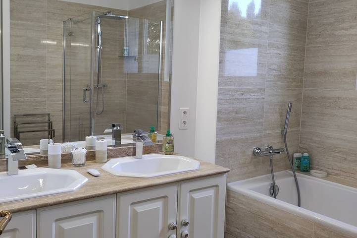 Appartement entier, Grand appartement de charme Athis-Mons proche Paris  et Aéroport d'Orly. in Athis-Mons, Essonne