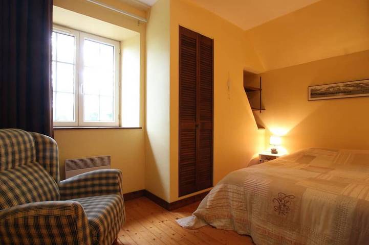 Gîte pour 4 personnes, avec jardin dans Clitourps - 3