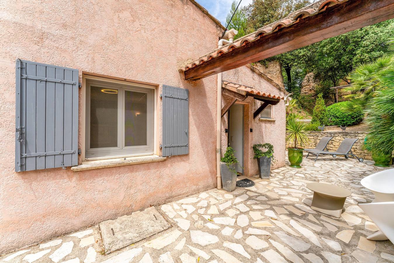 Habitación de huéspedes «Lavender Room» con piscina compartida, jardín y Wi-Fi in Bédoin, Parque natural regional del Mont Ventoux