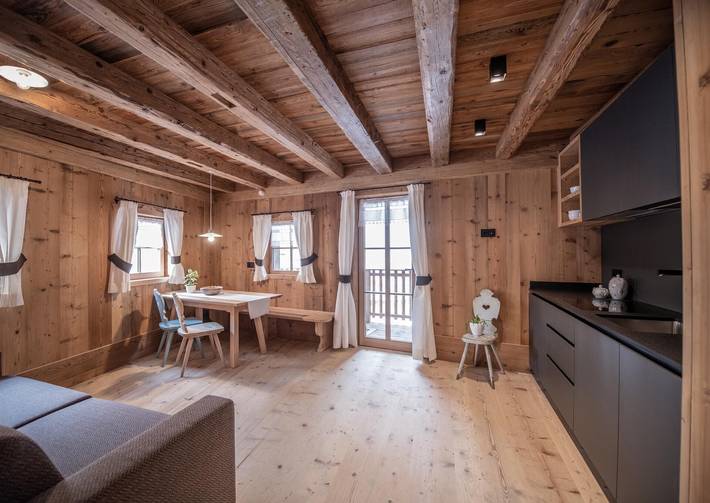 Ganze Wohnung, Ferienwohnung 'Ciasa Somuer - Stangode' mit Bergblick, Balkon und WLAN in Pieve di Marebbe, Enneberg