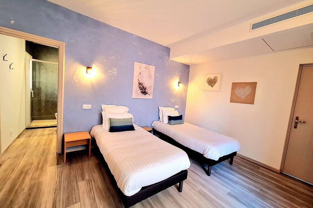 Family apartment for 4 people - Domaine de la Mautanne**** in Sainte-Tulle, Parc naturel régional du Luberon