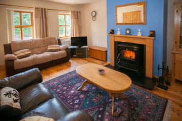 Cottage for 12 Guests in Letterfrack, Connacht, Picture 1