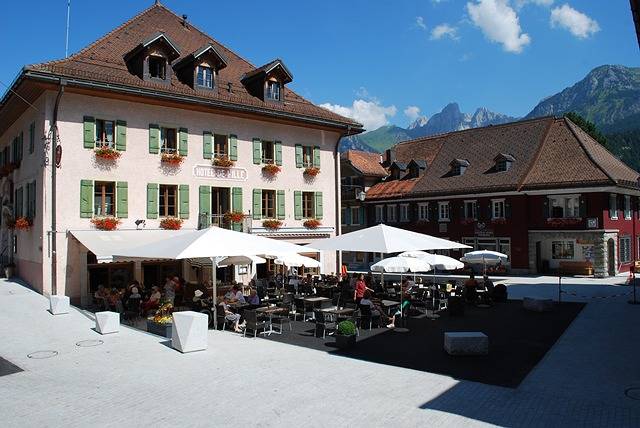 Hôtel de Ville Château-d'Oex - Chambre famille in Château-d' Œx, Alpes Vaudoises