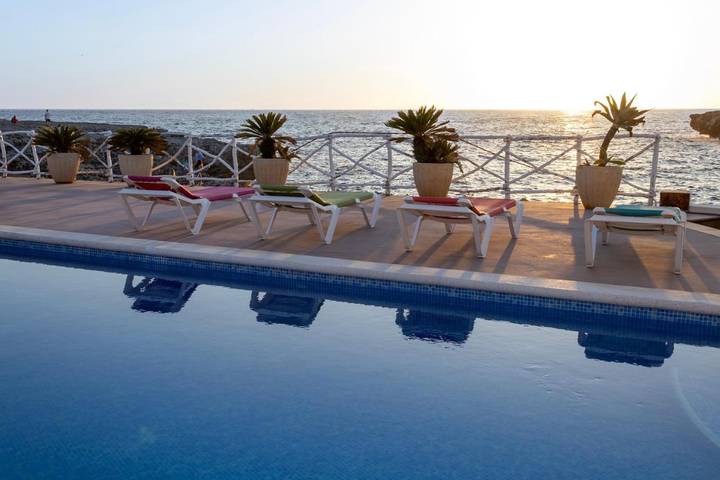 Ferienhaus für 4 Personen, mit Balkon und Whirlpool sowie Terrasse und Garten auf Menorca