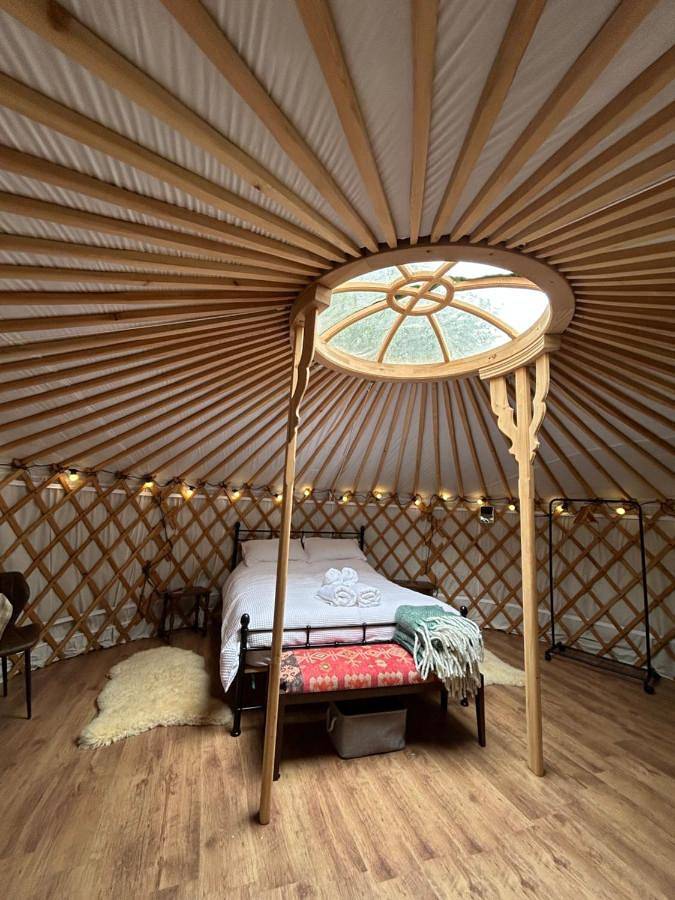 Glamping for 2 people, with garden and terrace as well as sauna and view in Hertfordshire