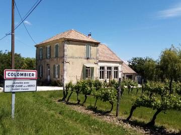 Cottage pour 2 personnes, avec vue ainsi que piscine et jardin à Colombier (Dordogne)