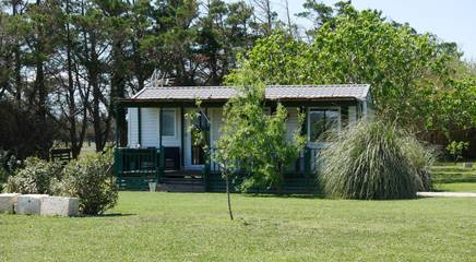 Location de vacances pour 4 personnes, avec piscine et jacuzzi ainsi que jardin et terrasse à Tarascon