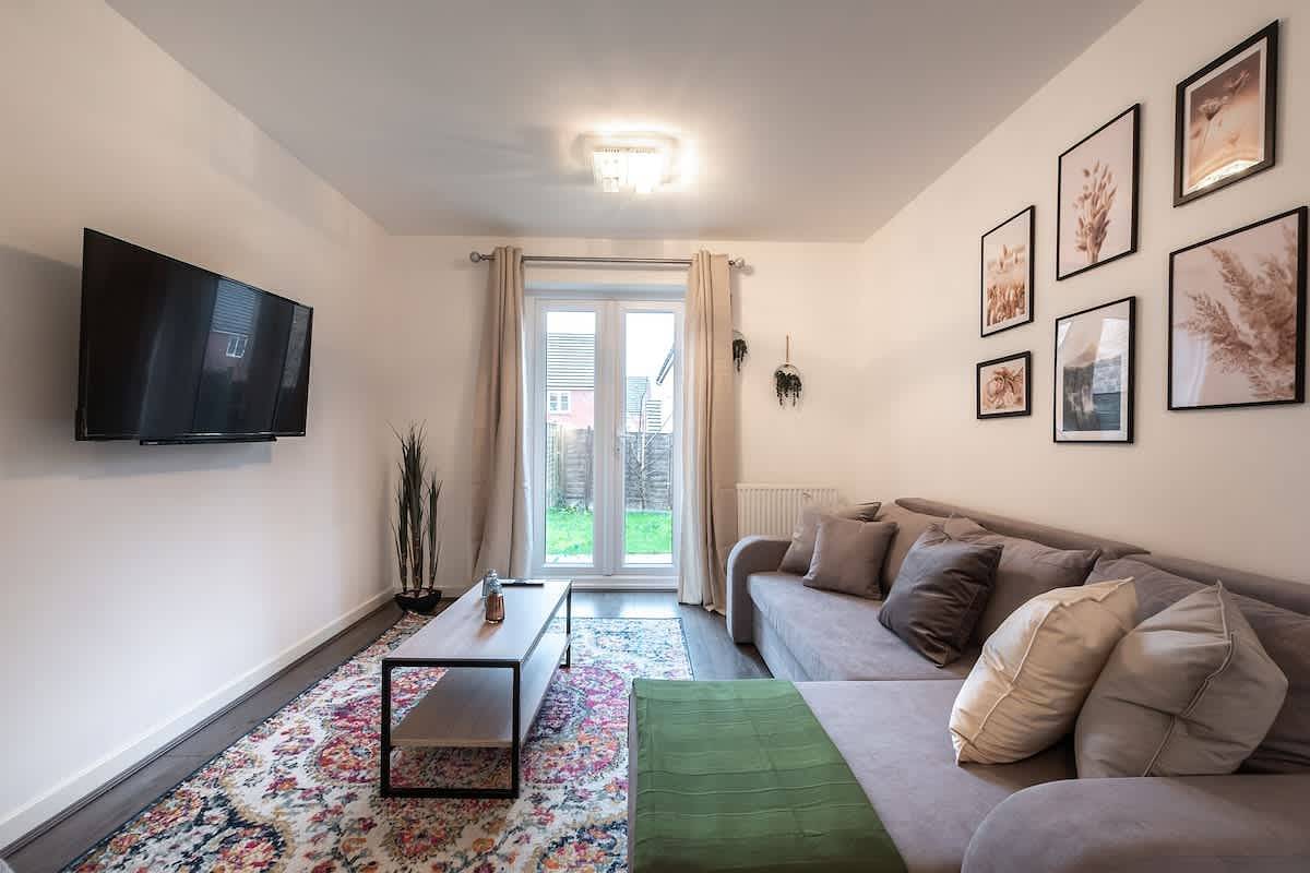 Host & Stay | Moresby Way in Peterborough