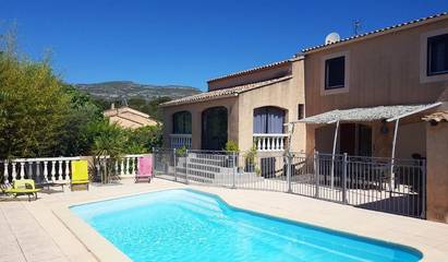 Chambre d’hôte pour 2 personnes, avec jardin ainsi que vue et piscine à Aubagne