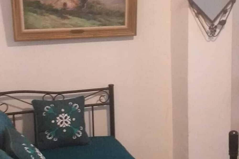 Entire apartment, Villa Lysa Apartment in a private villa with pool var in La Garde, Toulon region