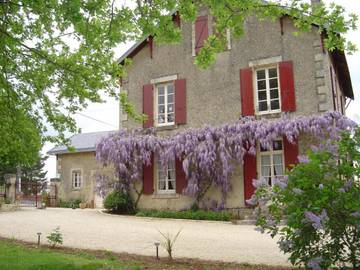 Maison d’hôte pour 2 personnes, avec jardin et piscine, animaux acceptés dans Aigondigné