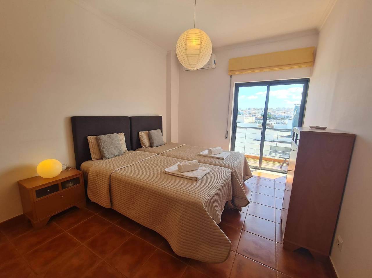 Appartamento intero, Sunny flat with balcony and air conditioning in São Sebastião, Lagos