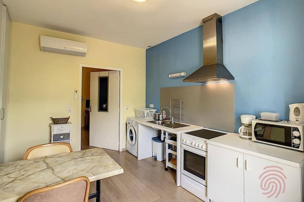 Appartement entier, Charmant F2 climatisé avec terrasse, proche Thermes, parking privé, animaux acceptés in Lamalou-les-Bains, Région de Béziers