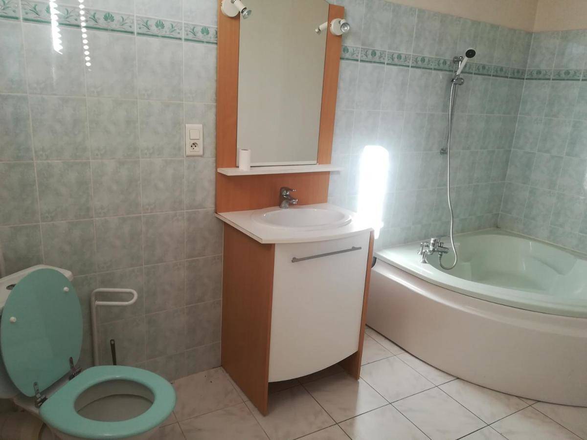 Appartement entier, One-Bedroom Apartment in Lectoure, Gers