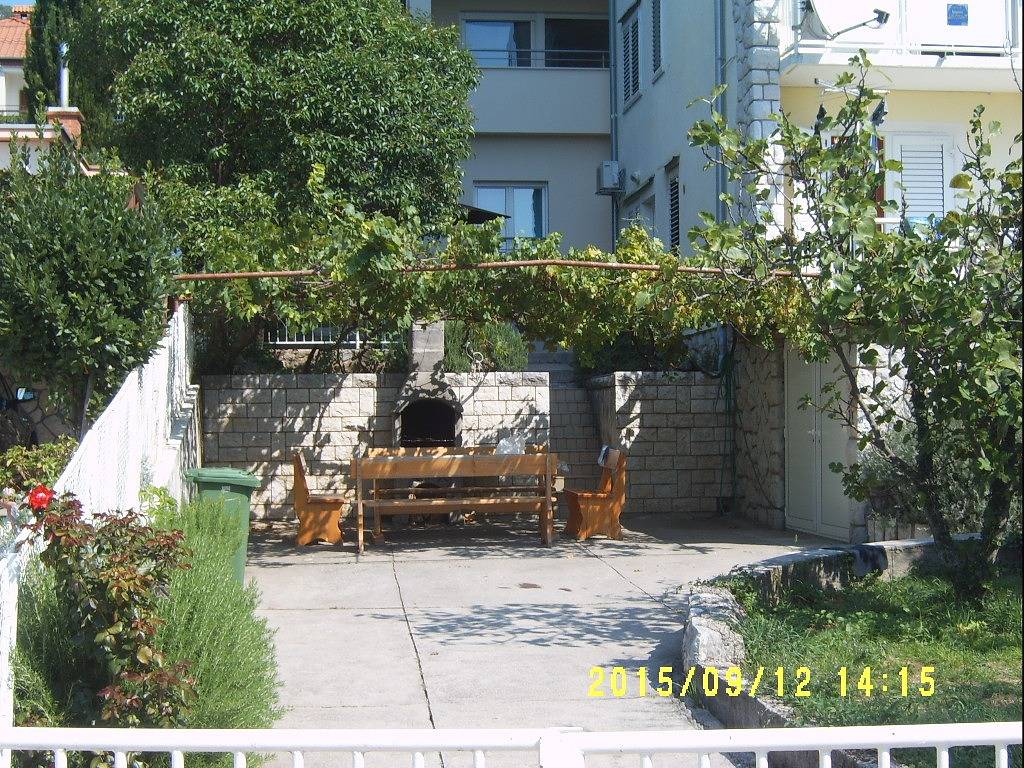 Ganze Wohnung, 1-Zimmer-Ferienwohnung mit Balkon und Meerblick Dramalj, Crikvenica A-5596-b in Dramalj, Primorje-Gorski Kotar