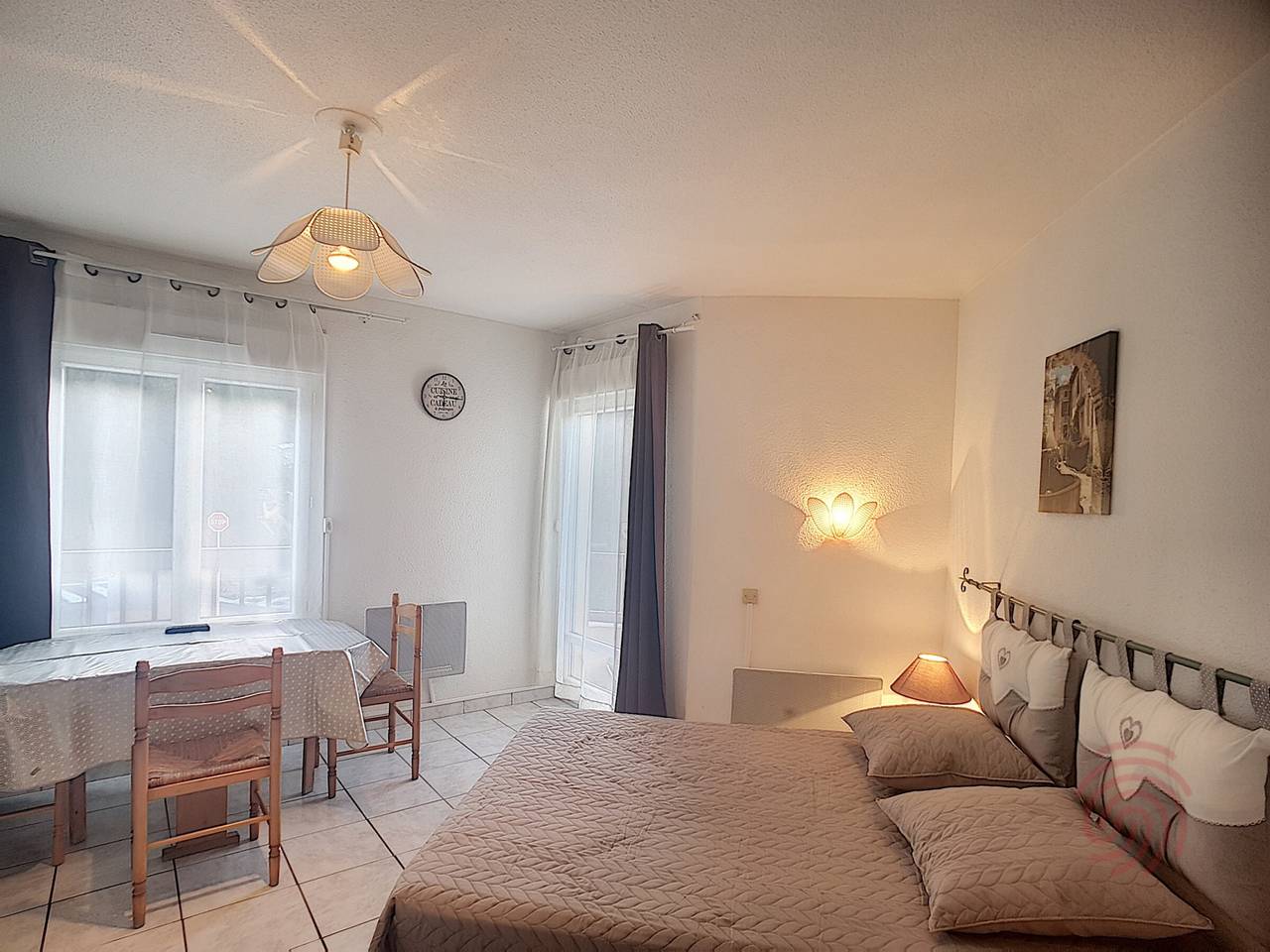 Studio entier, Studio rénové Lamalou, proche Thermes, balcon, animaux admis, parking gratuit, Wifi inclus in Lamalou-les-Bains, Région de Béziers
