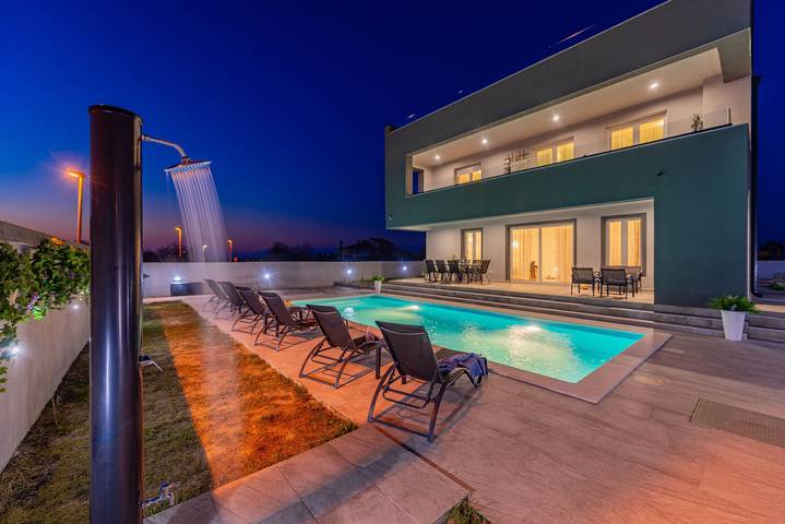 Villa für 10 Personen, mit Balkon, kinderfreundlich - 1