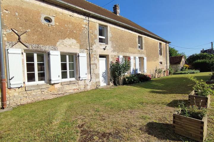 Location de vacances pour 10 personnes, avec jardin dans Lain