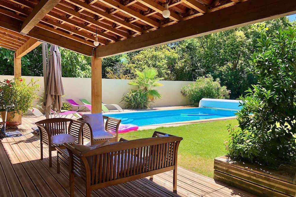 Villa with swimming pool in large park 4 stars Atout France in Montady, Costa mediterránea (Francia)