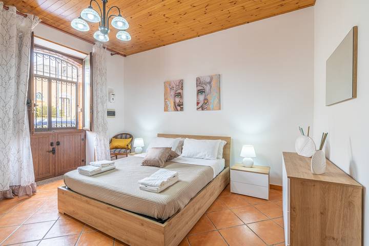Apartamento entero, Apartamento vacacional "Casa D e G in Borgata" con terraza compartida y Wi-Fi in Siracusa, Provincia de Siracusa
