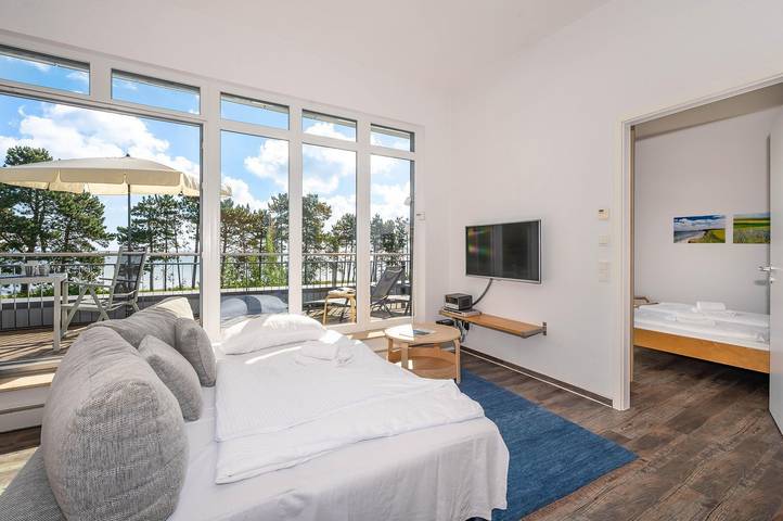 Ganze Wohnung, Elegantes Penthouse-Appartement mit Dachterrasse und Meerblick in Strandkörbe, Breege