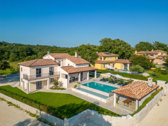 Villa für 14 Personen, mit Balkon und Kinderpool sowie Garten und Pool in Istrien - 4