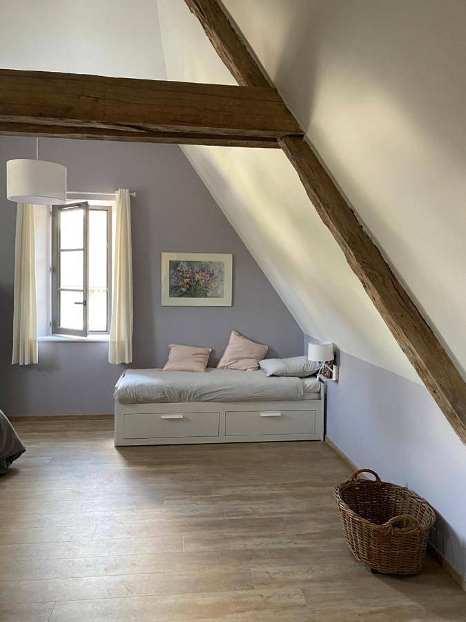 Location de vacances pour 2 personnes, avec jardin ainsi que terrasse et vue à Vallières-les-Grandes - 3
