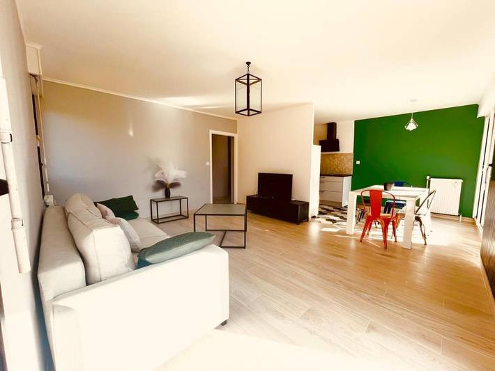 Gîte pour 6 personnes, avec Balcon et Terrasse ainsi que Jardin et Vue à Cluses