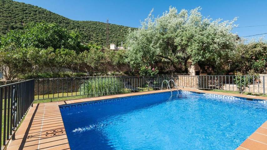 Casa de vacaciones para 12 personas, con jardín además de terraza y piscina - 1