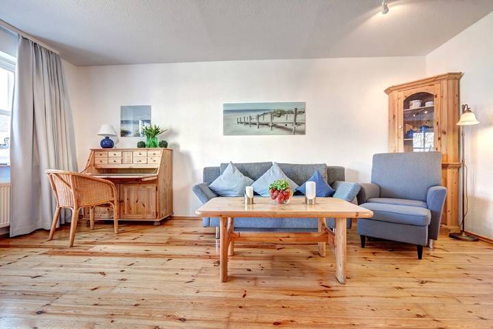 Apartamento entero, Haus Rolandseck, Whg. 03: 100 m zum Strand in Bansin mit WLAN & Parkplatz in Bansin, Heringsdorf