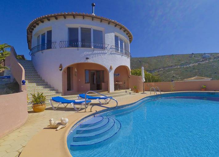 Chalet para 6 personas, con vistas al mar además de jardín y piscina, Se admiten mascotas en Benitachell