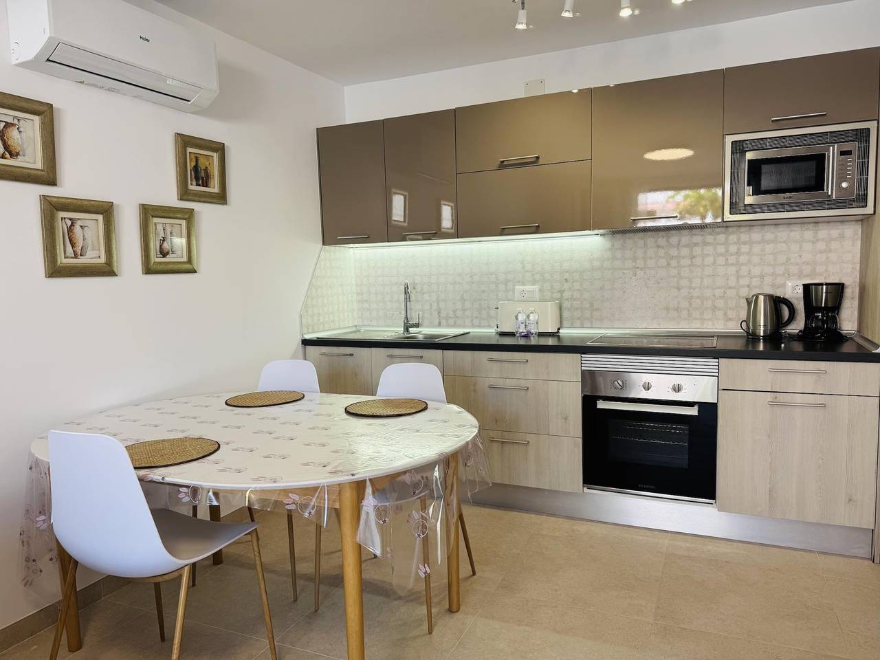 Geheel vakantieappartement, Vakantieappartement voor 3 personen met zwembad in Playa de las Américas, Arona