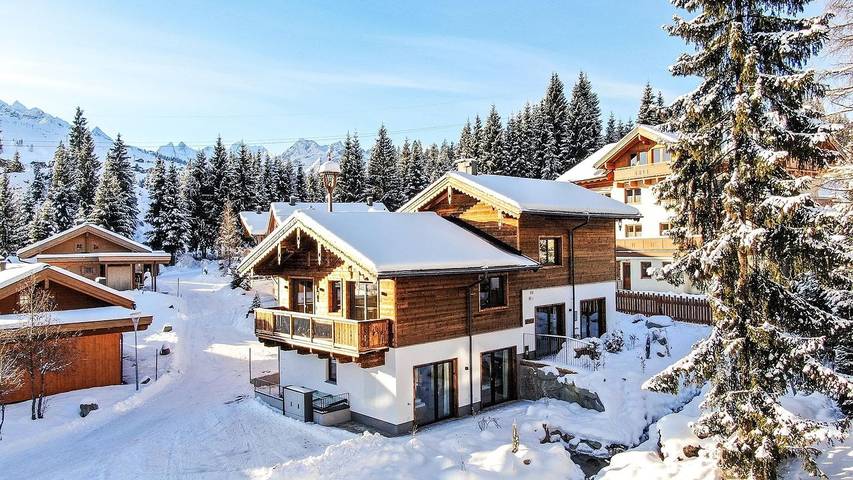 Chalet für 12 Personen, mit Whirlpool und Sauna sowie Balkon/Terrasse und Balkon in Konigsleiten