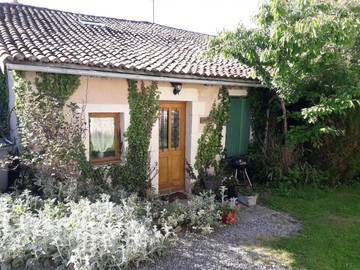 Gîte pour 5 personnes, avec piscine et jardin en Charente