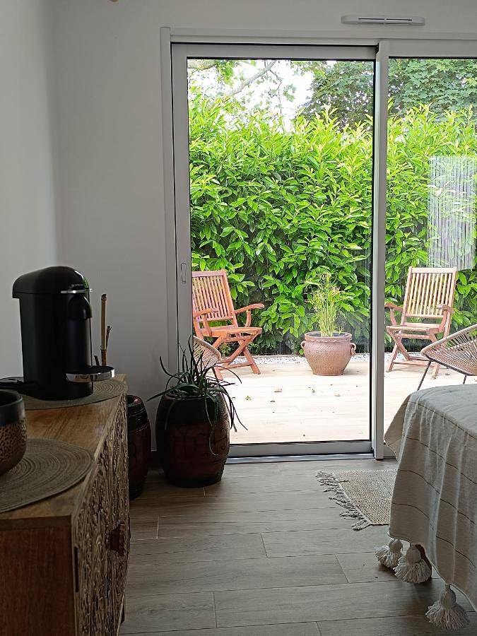 Location de vacances pour 2 personnes, avec piscine ainsi que terrasse et jardin à Sainte-Soulle - 3