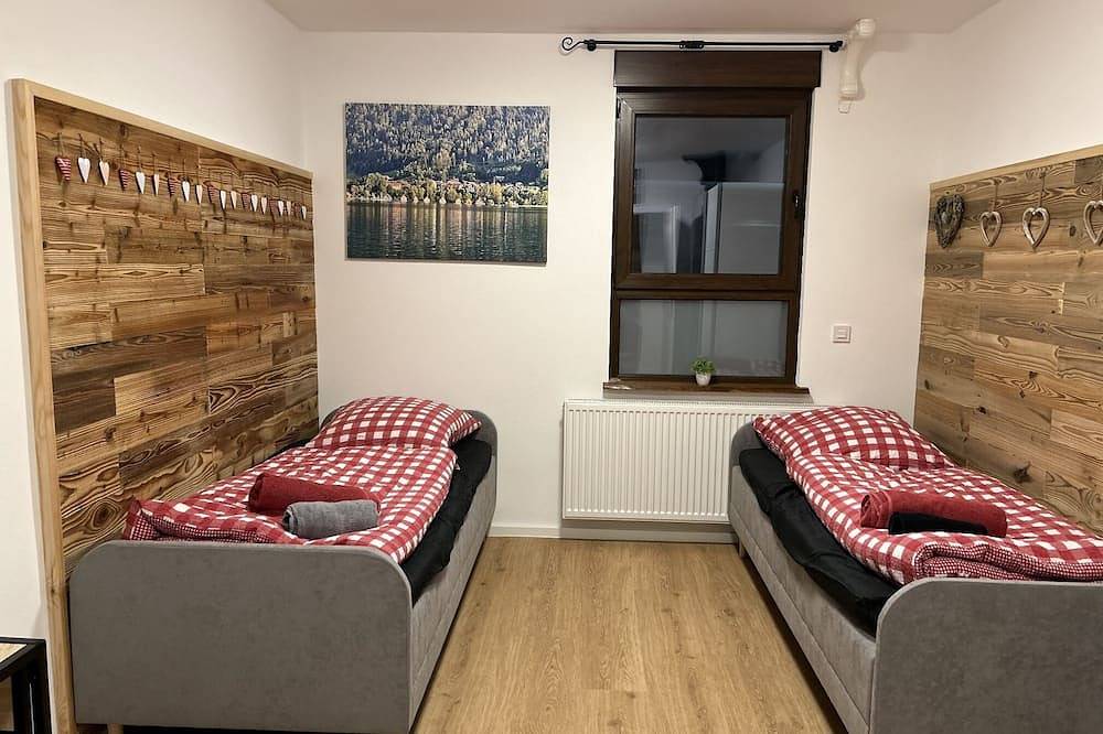 Ganze Wohnung, Neu renovierte 5 Zimmerwohnung im Allgäustyle. Zentral gelegen. in Stuttgart, Stuttgart Region