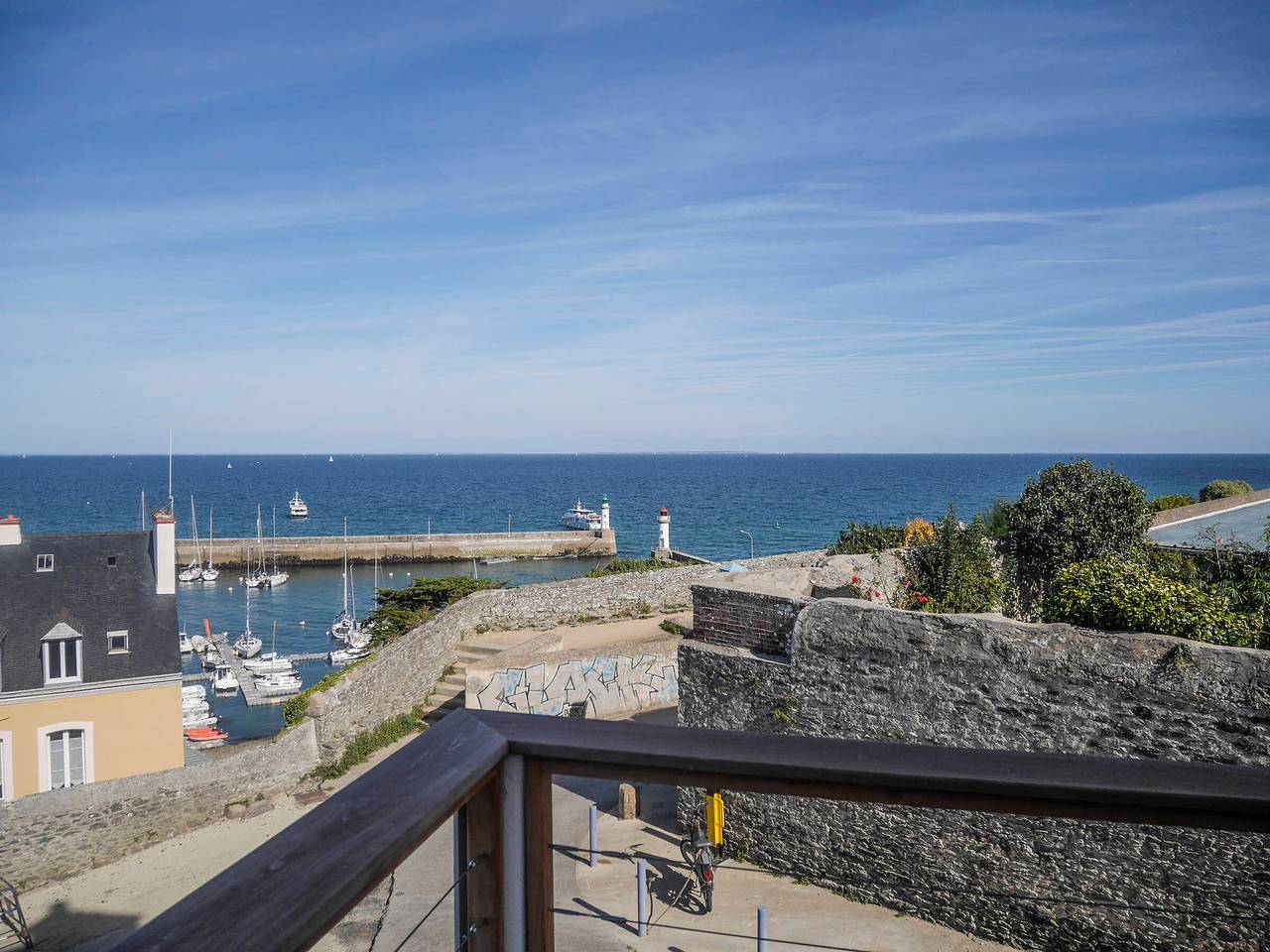 Ganze Wohnung, Zentrales Apartment mit Meerblickterrasse, Haustiere erlaubt in Le Palais, Côte des Mégalithes