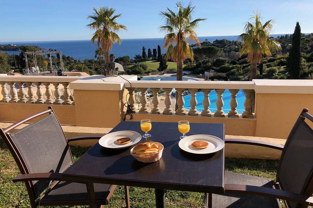 Cap Esterel Agay - large garden - exceptional sea and pool views in Cap Esterel, Saint-Raphaël