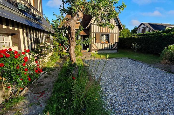 Location de vacances pour 8 personnes, avec jardin à Tourgéville
