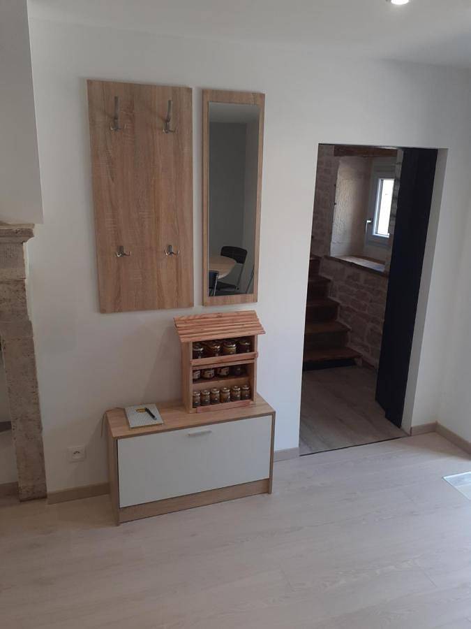 Location de vacances pour 7 personnes, avec terrasse, animaux acceptés à Saint-Germain-le-Rocheux - 4