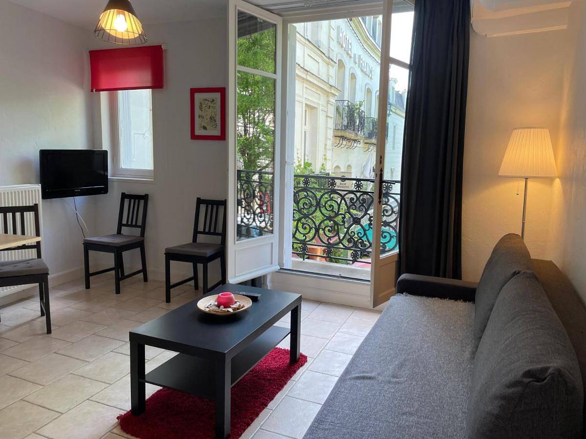 Ganze Wohnung, Apartment with Balcony in Chinon, Loire-Tal
