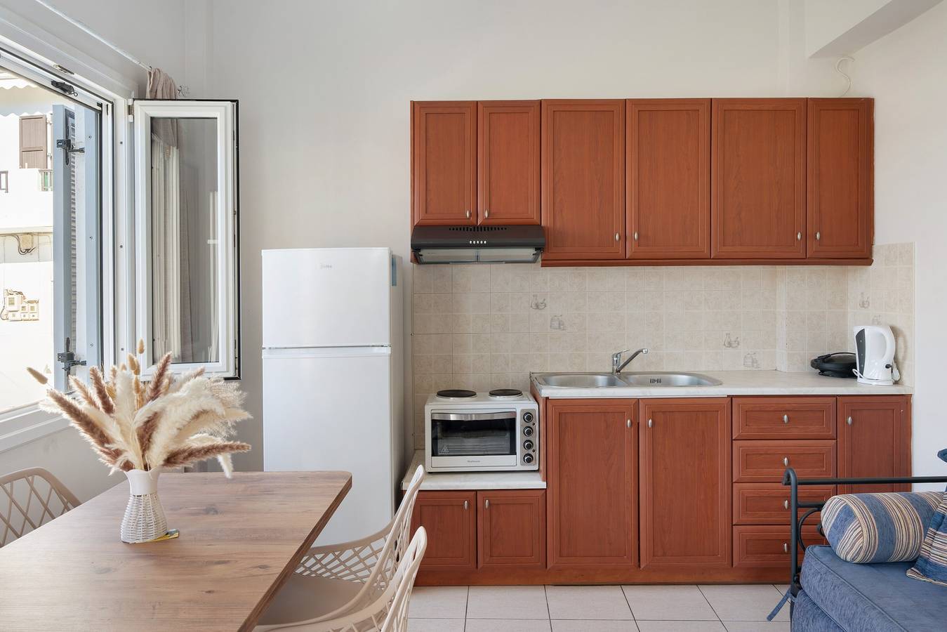 Appartement entier, Appartement 'Driopida 5 Irida' avec terrasse privée, balcon et climatisation in Kythnos