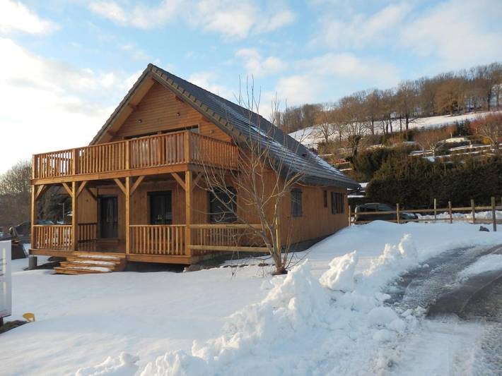 Gîte pour 12 personnes, avec vue ainsi que jardin et terrasse à Murat-le-Quaire
